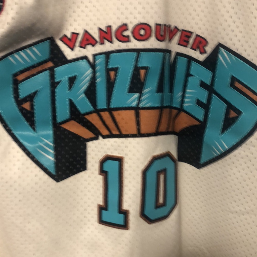 Mitchell & Ness Vancouver Grizzlies Cream Mike Bibby Jersey - Picture 2 of 6